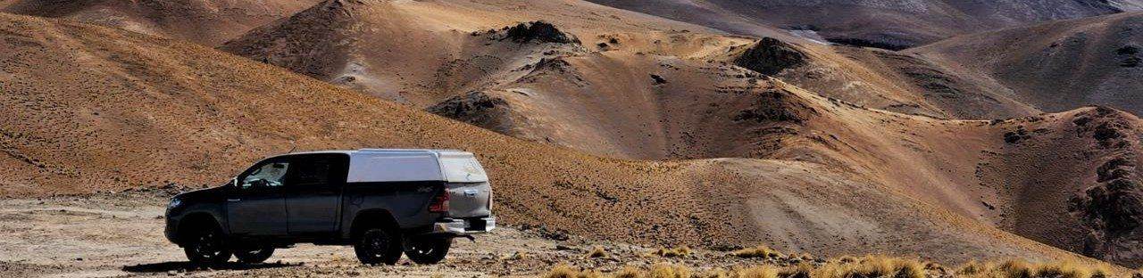 Camioneta en campaña de exploración minera